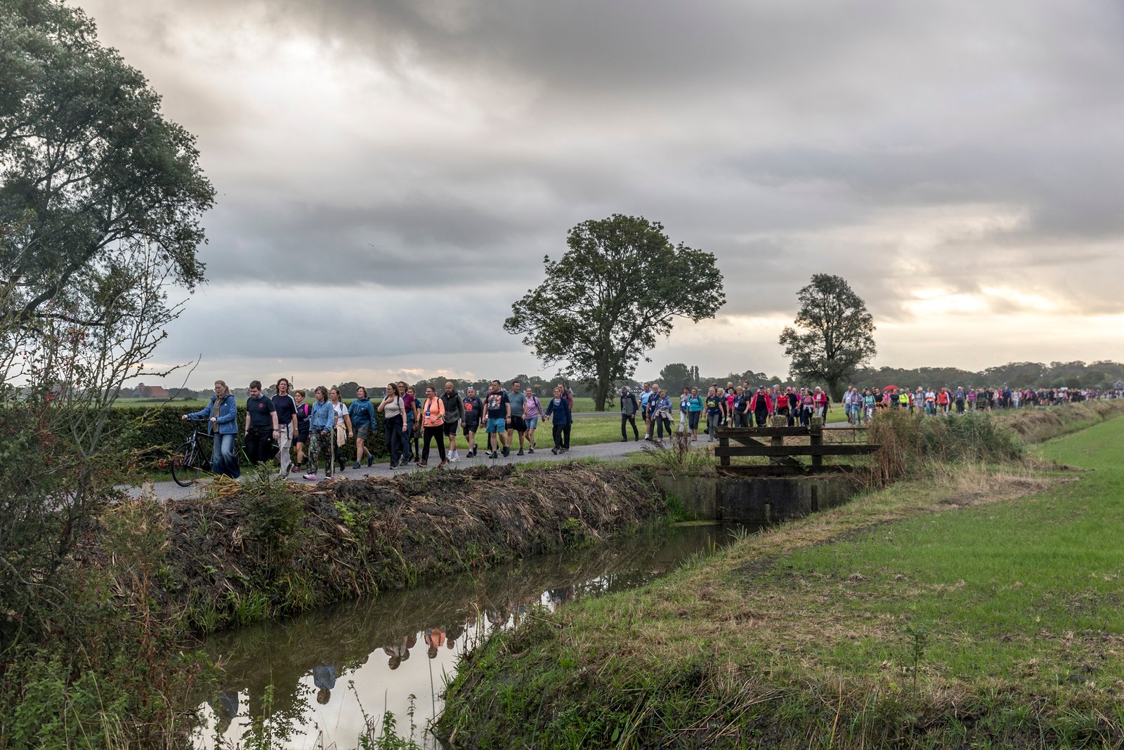 Wandelaars tijdens Marathon Sneek 2026